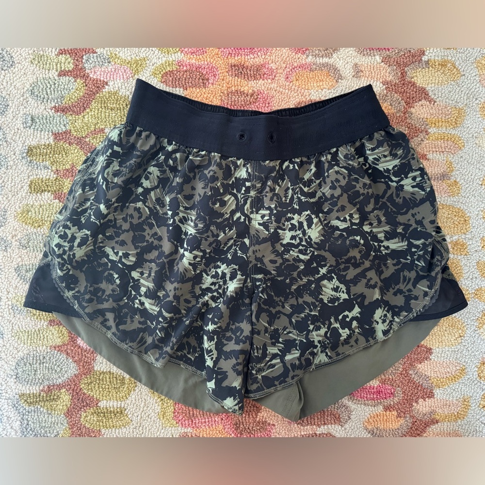 Lululemon Green Camo Reversible Shorts Size 6